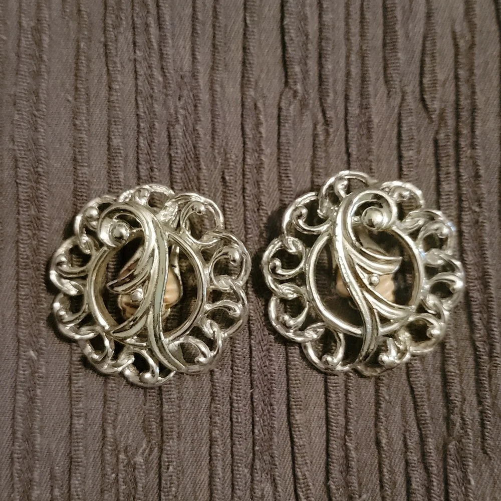 Bundle clip on earrings - Picture 5 of 7